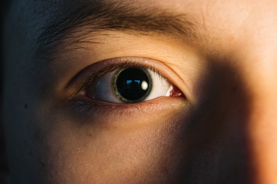 Sekrety pielęgnacji skóry wokół oczu: Jak zadbać o delikatną skórę i zmarszczki