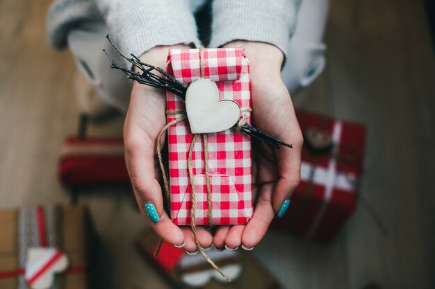 Pomysly na praktyczne i personalizowane prezenty dla mężczyzny