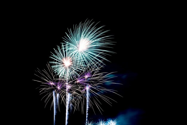 Bezpieczne i efektowne pokazy z użyciem wyrzutni pirotechnicznych