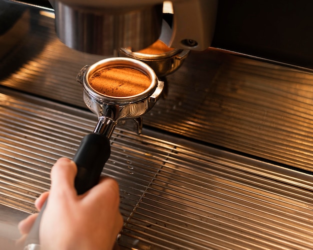 Odkrywanie Tajników Espresso: Jak Wydobyć Najlepszy Smak z Każdego Ziarna