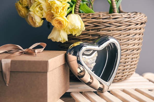 Eleganckie inspiracje prezentowe: Jak wybrać stylowy dodatek, który zachwyci każdą kobietę